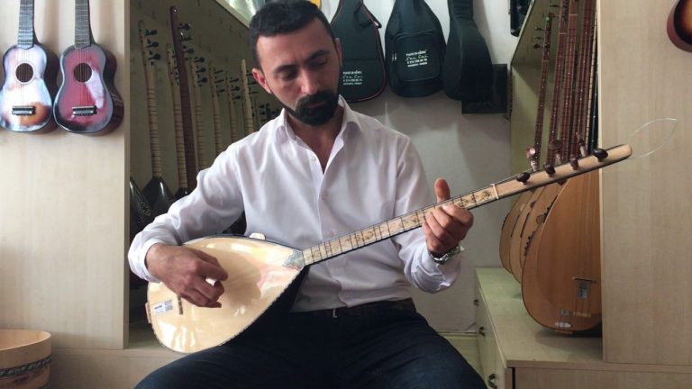 Profesyonel Sahne CVZ03L Ekolayzerlı Ceviz Ağacı Bağlama